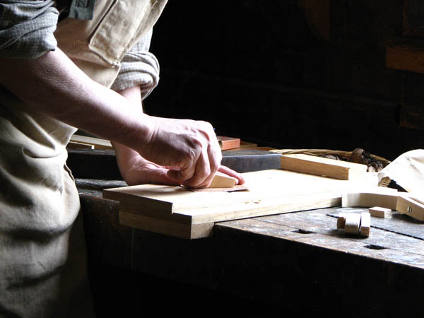 Nacemos de la influencia y formación  heredada en el sector de la <strong>carpintería de madera y ebanistería  en Torralba del Pinar.</strong>